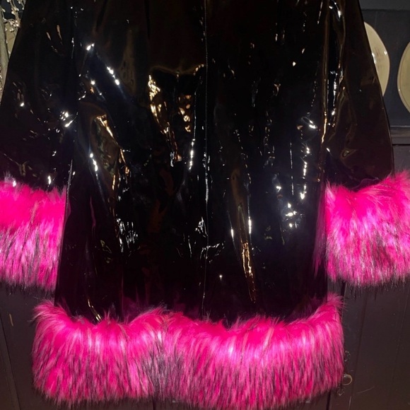 Widow Vinyl Faux Fur Coat ( XXL) - Picture 9 of 10